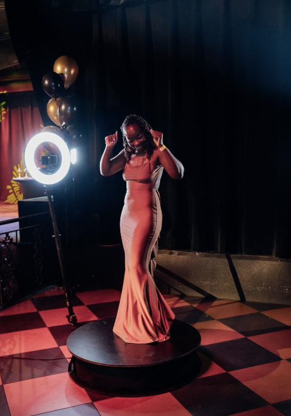 360 video booth spin at event